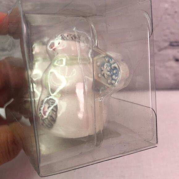 Snowman Winter Christmas Mini Ceramic Hand Painted Salt and Pepper Shaker Set - Picture 4 of 8